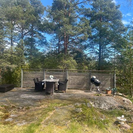 Charmigt Hus Pa Vindoe Estocolmo Exterior foto