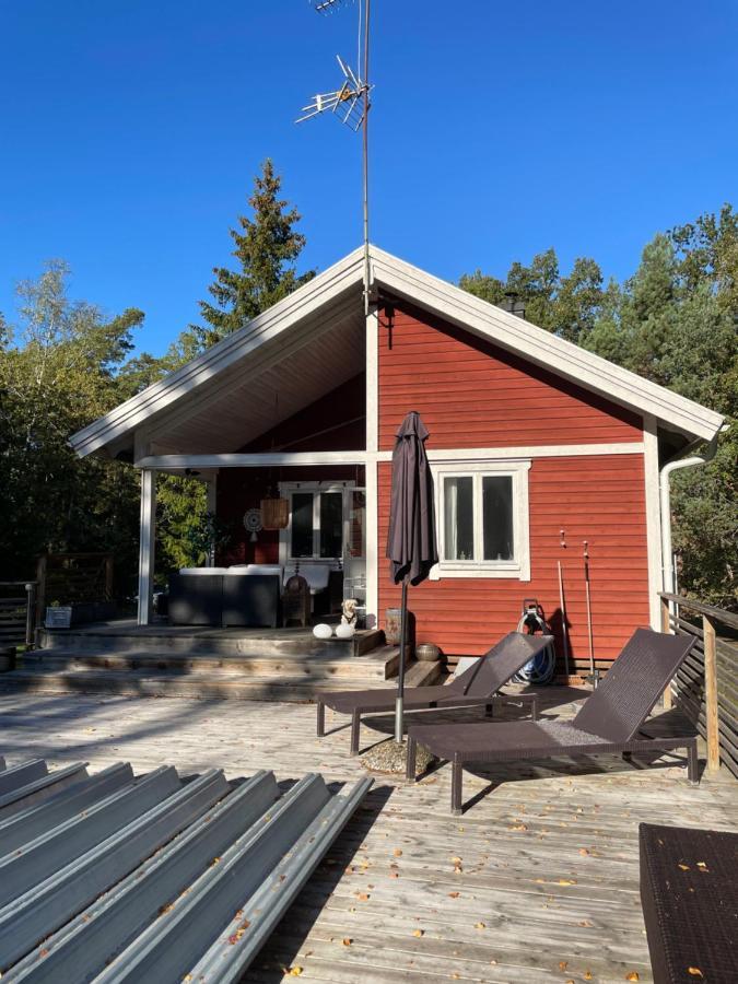 Charmigt Hus Pa Vindoe Estocolmo Exterior foto