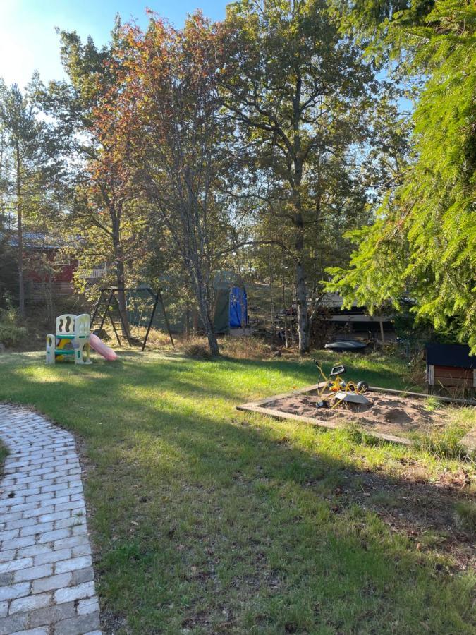 Charmigt Hus Pa Vindoe Estocolmo Exterior foto