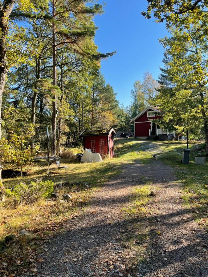 Charmigt Hus Pa Vindoe Estocolmo Exterior foto
