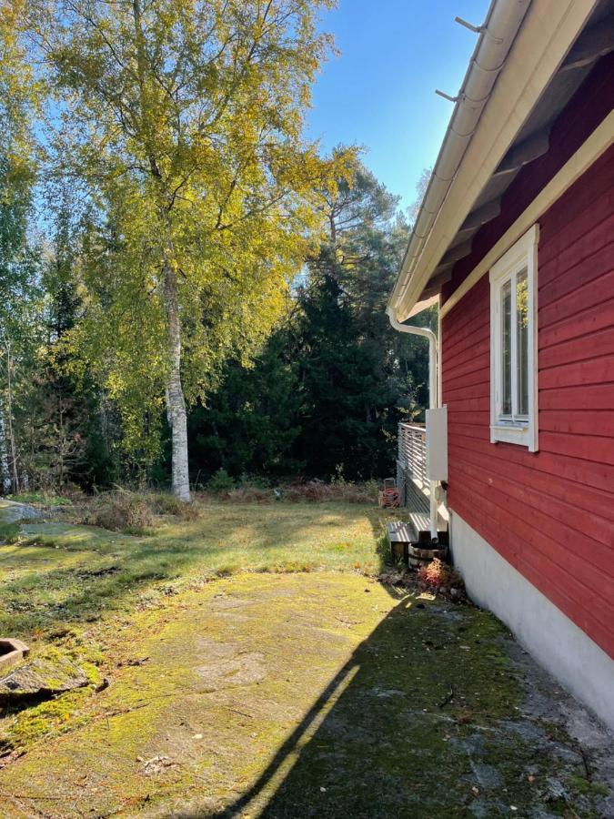 Charmigt Hus Pa Vindoe Estocolmo Exterior foto